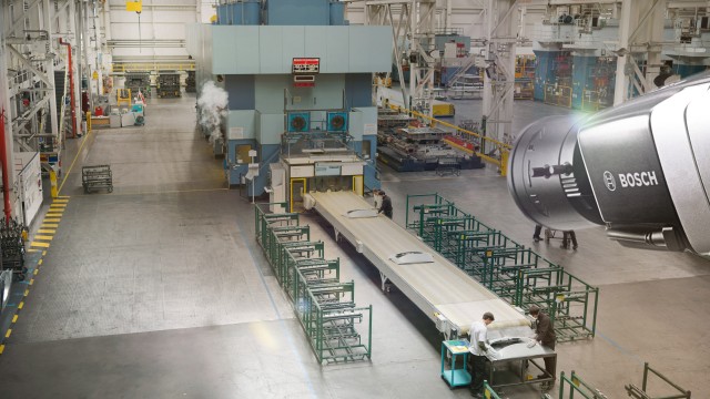 Optische Brandfrüherkennung in der Halle mit AVIOTEC